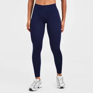 Detail der marineblauen nahtlosen Yoga-Leggings mit hoher Taille