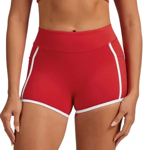 Pantalones cortos de yoga rojos de talle alto con ribetes blancos para el fitness