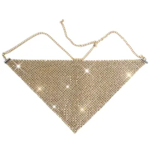 Glamouröse glitzernde Strass-Dreiecks-Netzmaske mit verstellbaren goldenen Kettenbändern