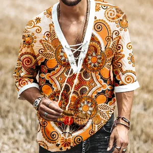 Détail de chemise pour homme à col en V, lacets et imprimé paisley au motif ethnique bohème