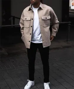Giacca a camicia in lana beige casual da uomo con tasche pettorali in stile urbano