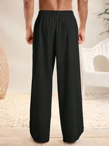 Vista posteriore di pantaloni larghi in cotone e lino neri da uomo con elastico in vita