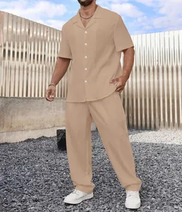 Conjunto de dos piezas para hombre con camisa de manga corta plisada y pantalón