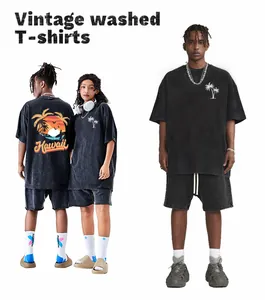Vue détaillée d'un t-shirt oversize délavé vintage avec imprimé palmier d'Hawaï