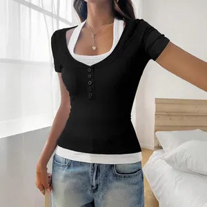 Lässiges schwarzes Damen-T-Shirt im Fake-Zweiteiler-Look mit weißen Details und Knöpfen