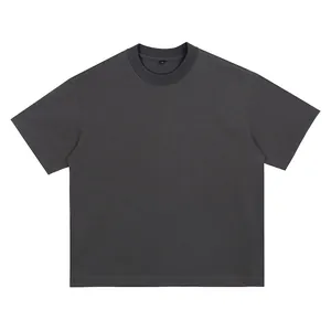 T-shirt homme oversize en coton épais gris anthracite avec coutures d'épaules tombantes.