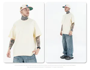 Gedetailleerde weergave van een heren 260g zwaargewicht crème oversized katoenen t-shirt