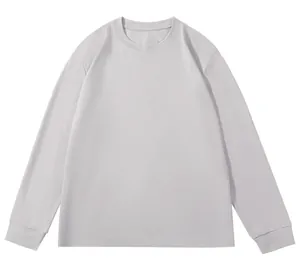Detailed view of a light grey Roma cotton long-sleeved T-shirt with a comfortable loose fit