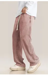 Vue détaillée d'un pantalon de survêtement oversize délavé avec cordon de serrage