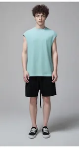 Débardeur homme bleu clair 210g coton style urbain oversize présenté sur mannequin