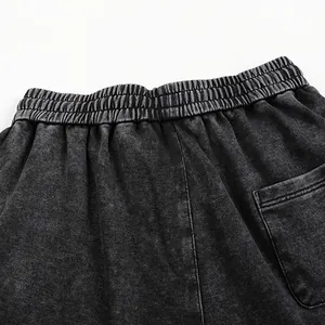 Vue détaillée d'un jogging gris délavé présentant une taille élastique confortable