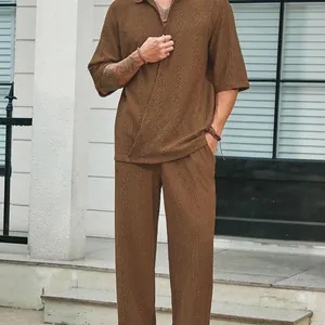 Ensemble deux pièces décontracté marron pour homme avec chemise à zip et pantalon