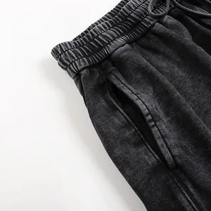 Détail de pantalon de jogging épais délavé avec taille élastique et cordon de serrage