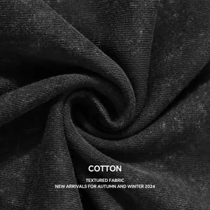 Détail macro d'un tissu en coton lourd de 270g avec une texture délavée vintage