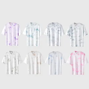Selezione di otto diverse magliette a maniche corte in cotone tie-dye per uno stile casual