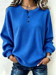 Gedetailleerd overzicht van blauw dames sweatshirt met wafelbreisel en knoopsluiting