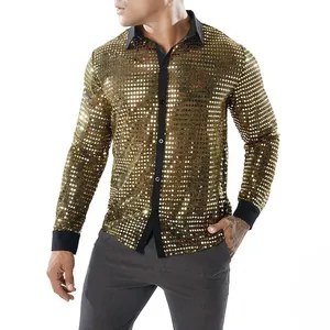 Detailansicht eines goldenen Paillettenhemdes für Herren im 70er Jahre Disco-Stil
