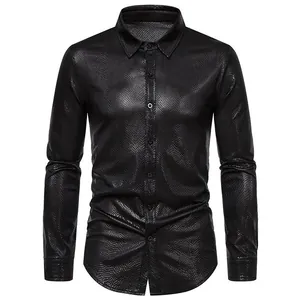 Elegante zwart herenoverhemd met lange mouwen en glanzende slangenleerstructuur voor feestjes