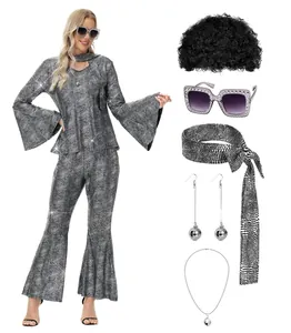 Costume disco anni '70 per donna con top, pantaloni e accessori in stampa serpente argento.