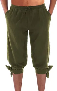 Nahaufnahme einer olivgrünen Baumwoll-Leinenhose im Wikinger-Stil mit Knöchelriemen