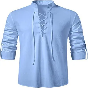 Vooraanzicht van een lichtblauw katoen-linnen Henley-shirt voor heren met vetersluiting