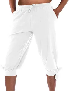 Detailansicht der weißen mittelalterlichen Baumwoll-Leinenhose für Herren mit Knöchelbändern