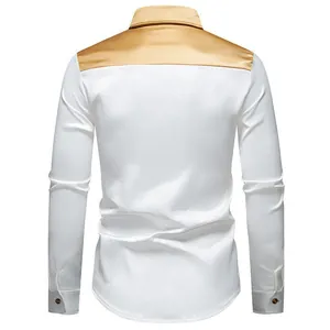 Vista posteriore camicia uomo in raso bianco con dettaglio pannello spalla oro