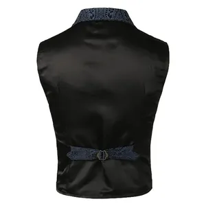 Rückansicht einer schmal geschnittenen Herrenweste mit schwarzem Satin und blauer Musterung