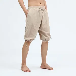 Detailansicht der beigen Wikinger-Mittelalterhose mit seitlicher Schnürung für Herren Kostüme
