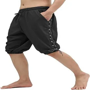 Seitenansicht der schwarzen mittelalterlichen Wikingerhose mit Schnürung am Bein