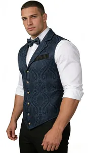 Détail d'un gilet gothique bleu marine pour homme avec motifs paisley et boutons dorés.