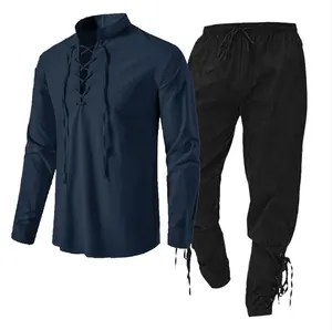 Herren Set aus marineblauem Baumwoll-Leinen-Henley-Hemd und schwarzer Kordelzug-Hose