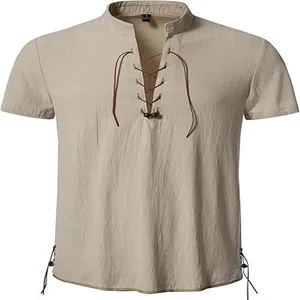 Dettaglio frontale camicia Henley uomo a maniche corte kaki con scollo a lacci casual