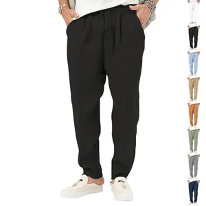 Detailweergave van zwarte katoen-linnen broek met kleurvarianten aan de zijkant.
