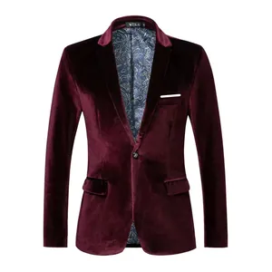 Dettaglio dell'elegante blazer slim da uomo in velluto bordeaux e fodera paisley