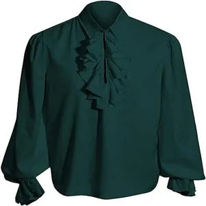 Vue détaillée du chemisier victorien vert foncé à volants avec poignets en dentelle.