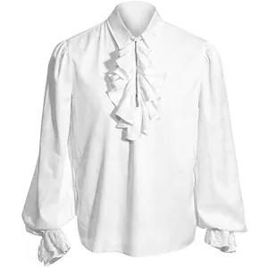 Vue détaillée d'une chemise blanche à jabot avec col à volants et poignets en dentelle