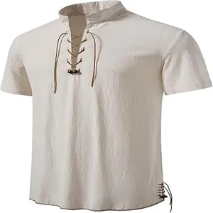 Dettaglio ravvicinato di camicia Henley da uomo a maniche corte con lacci e trama rustica