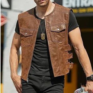 Détail d'un gilet de moto en cuir marron vieilli pour homme avec boucles latérales