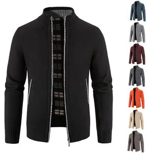 Herren Strickjacke für den Winter mit Stehkragen und warmem Plüschfutter im Karodesign