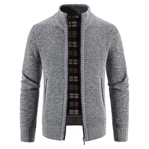 Eleganter grauer Herren-Strickcardigan mit Reißverschluss, Stehkragen und Karofutter