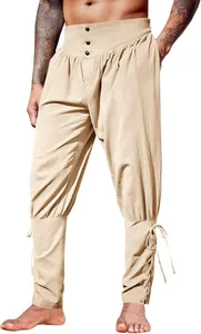 Dettaglio dei pantaloni medievali da pirata con lacci e vita alta in beige