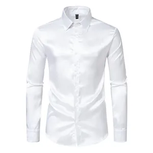 Primer plano de camisa de manga larga de satén blanco brillante para hombre formal.