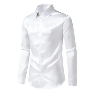 Vista frontal detallada de la camisa de hombre de manga larga en satén blanco con brillo