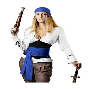 Detailweergave van piratenkapiteinkostuum voor dames met blauwe hoofddoek en accessoires