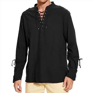 Détail du t-shirt à manches longues en coton et lin noir avec col en V lacé