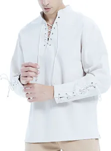 Vue détaillée d'une chemise en lin blanc pour homme avec col en V et poignets à lacets