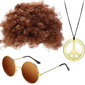 Ensemble d'accessoires avec perruque bouclée, lunettes rondes et collier signe de paix doré