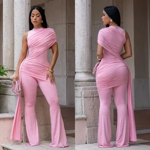 Vorder- und Rückansicht eines eleganten rosa Jumpsuits mit drapiertem Band.