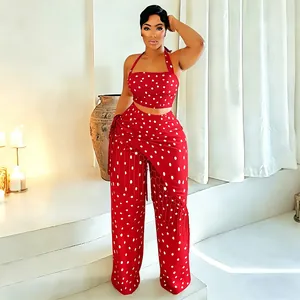 Ensemble mode top à licou à pois rouges et blancs avec pantalon large orné de franges